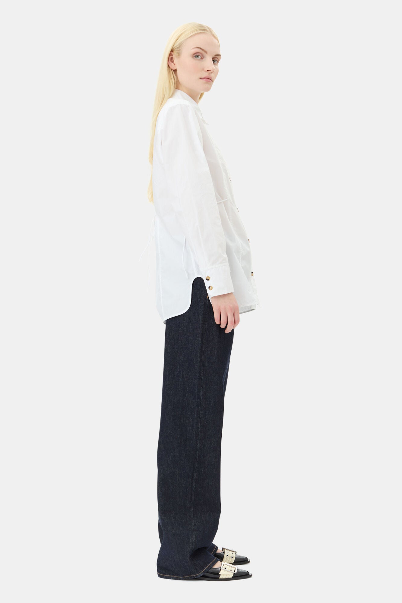 Camisa Ganni branca de manga longa com modelagem reta e cordão lateral