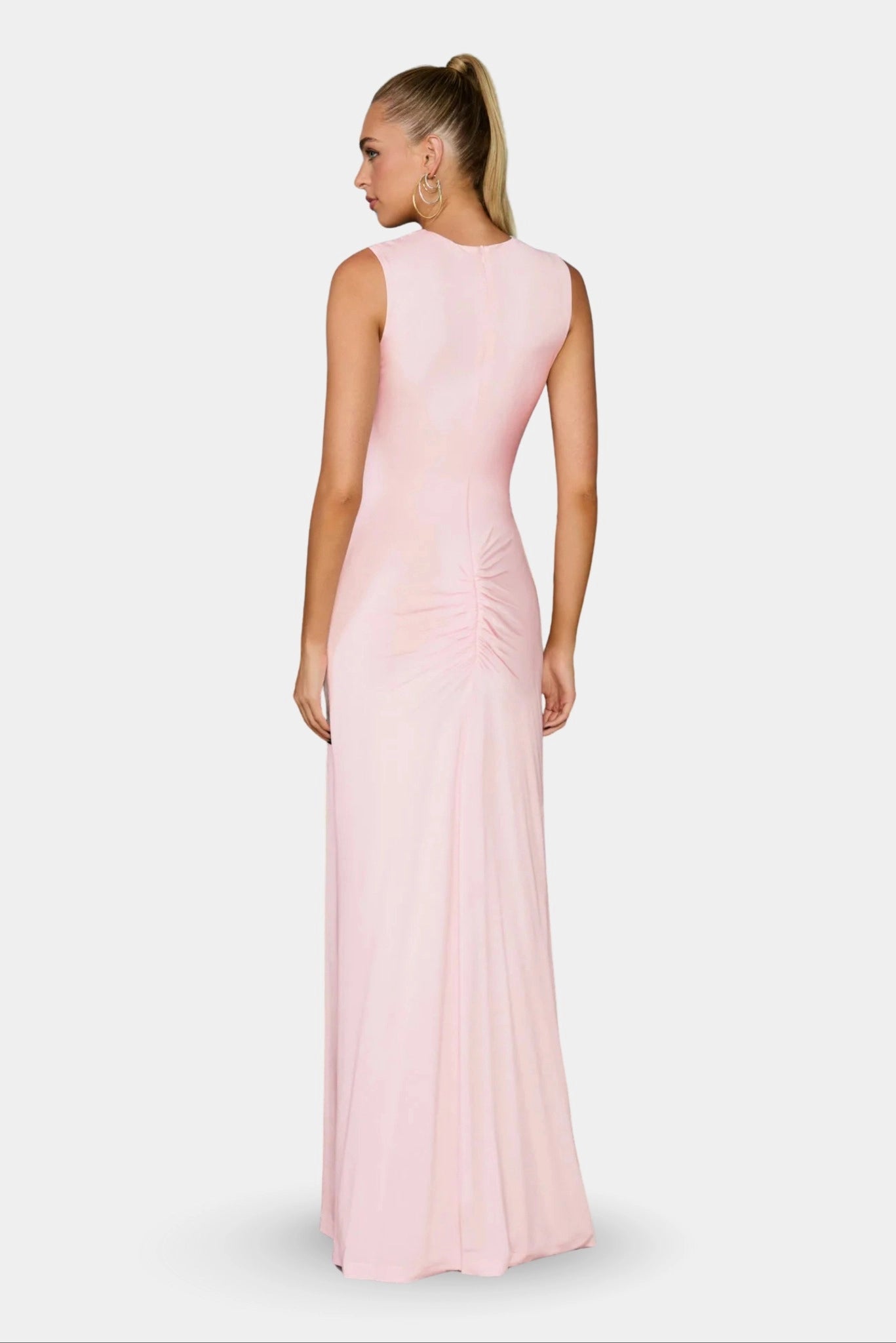 Costas do Vestido Longo Stella Fabulous rosa claro com drapeado discreto