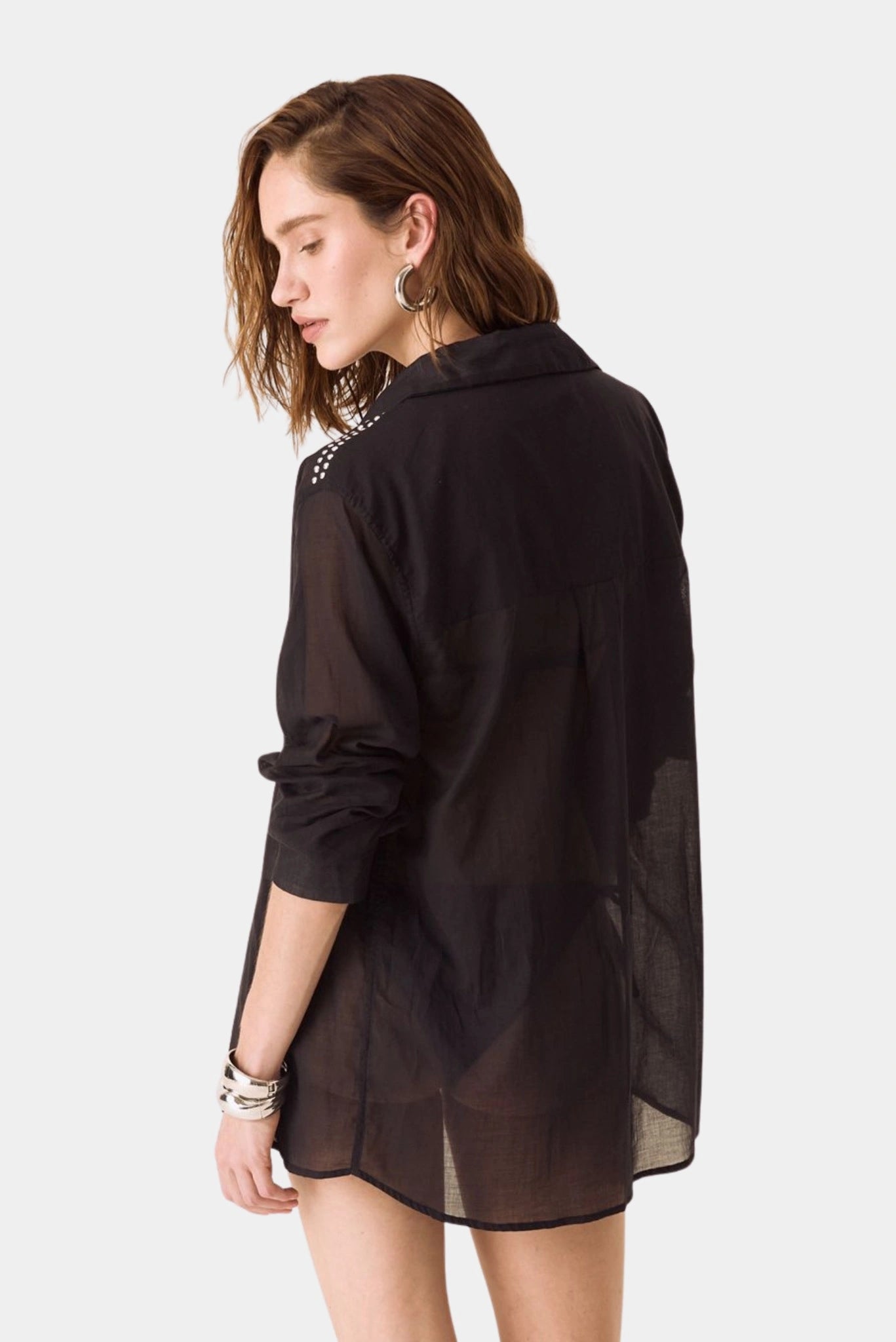 Camisa preta translúcida oversized vista traseira