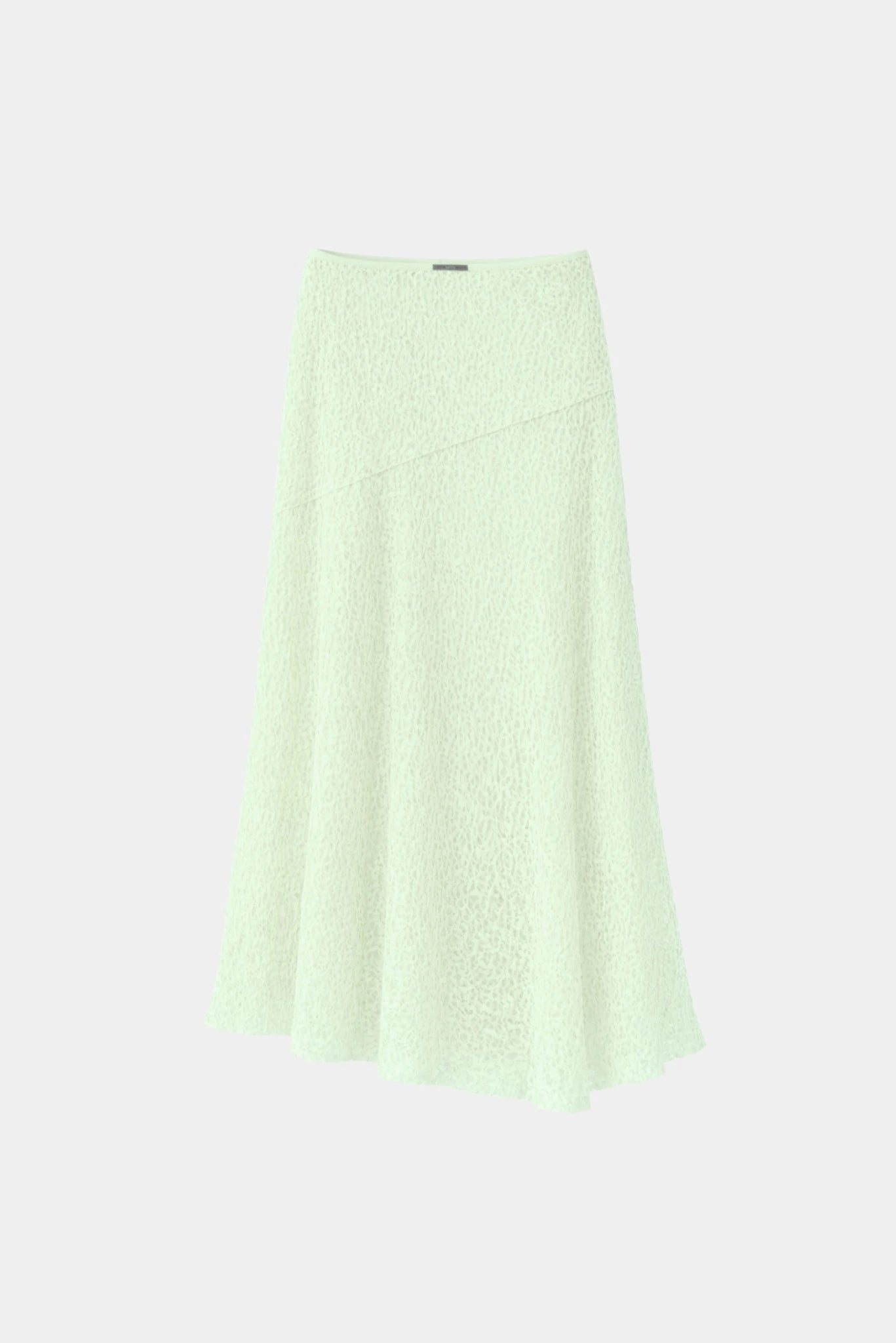 Saia longa em renda verde claro com textura vazada e modelagem evasê