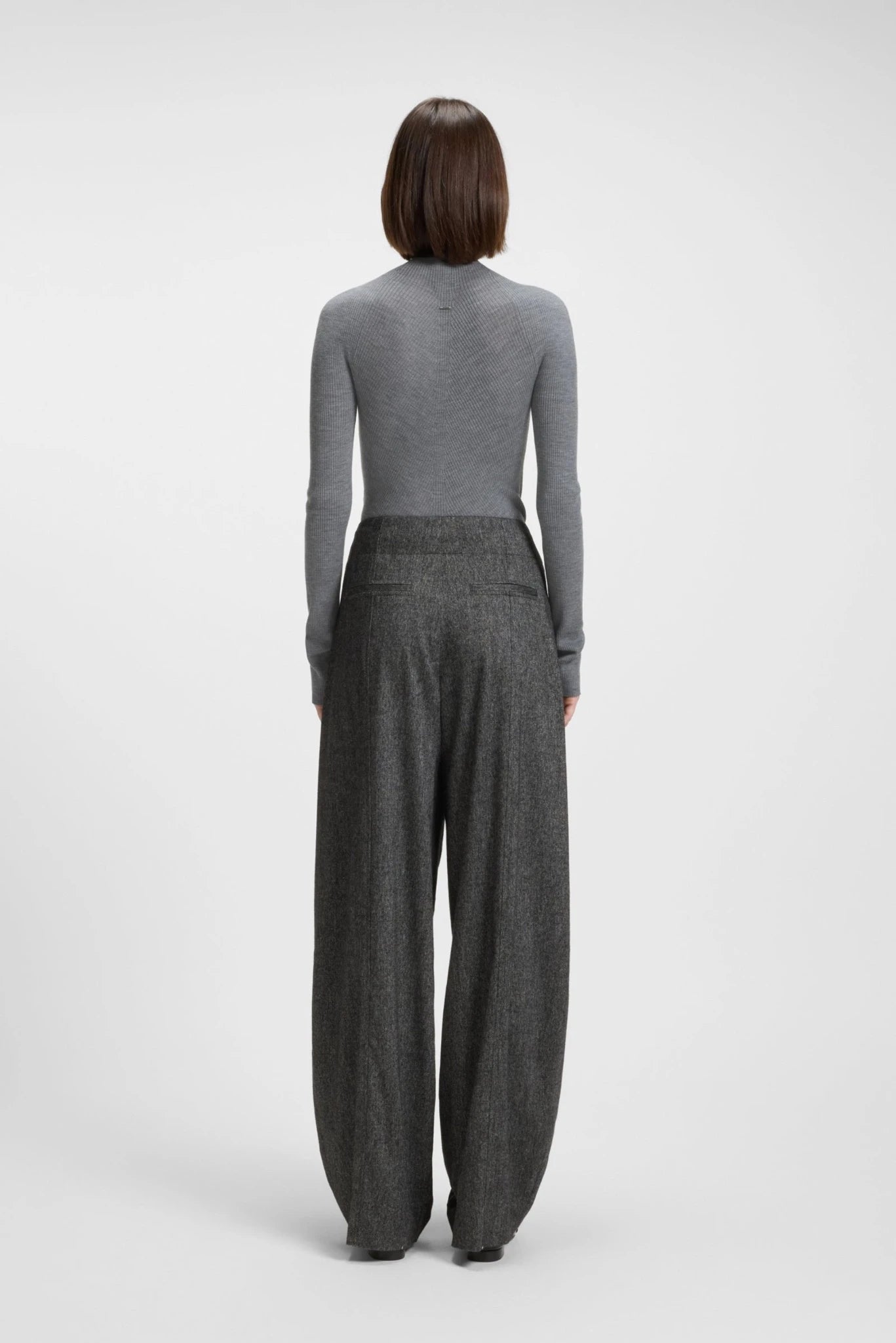 Costas do Tricot Foliora Hugo Boss cinza com mangas longas e modelagem ajustada