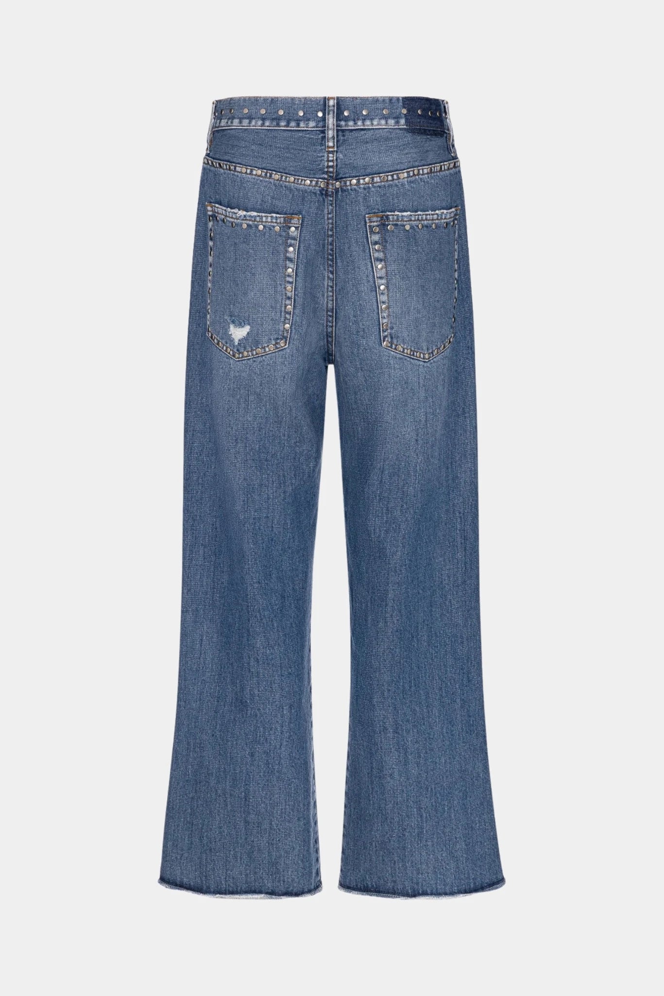 Vista traseira da Calça Loose Cropped Tachas L•Dnim em jeans azul com aplicações metálicas