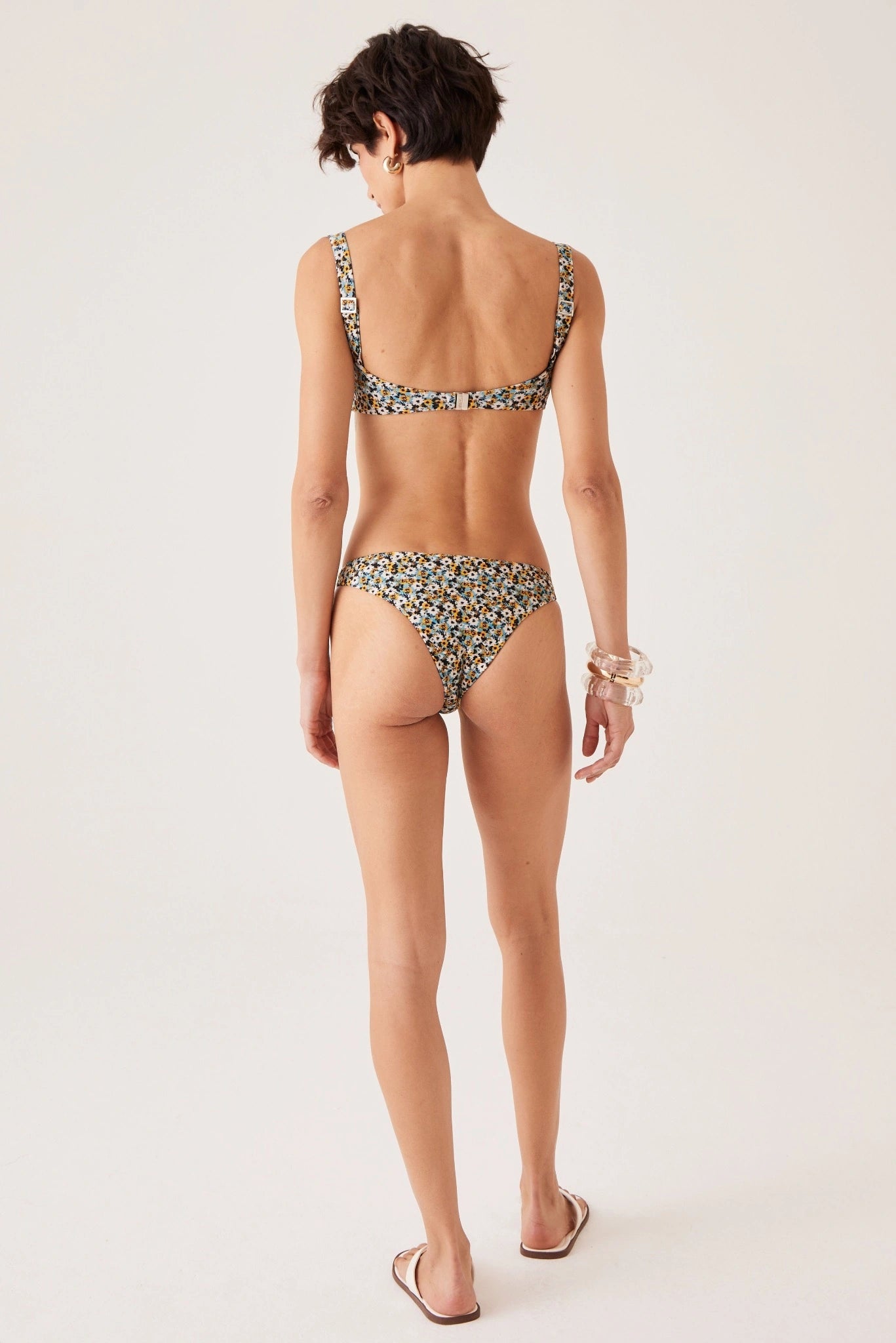 Costas de biquíni floral com fechamento posterior e calcinha estampada