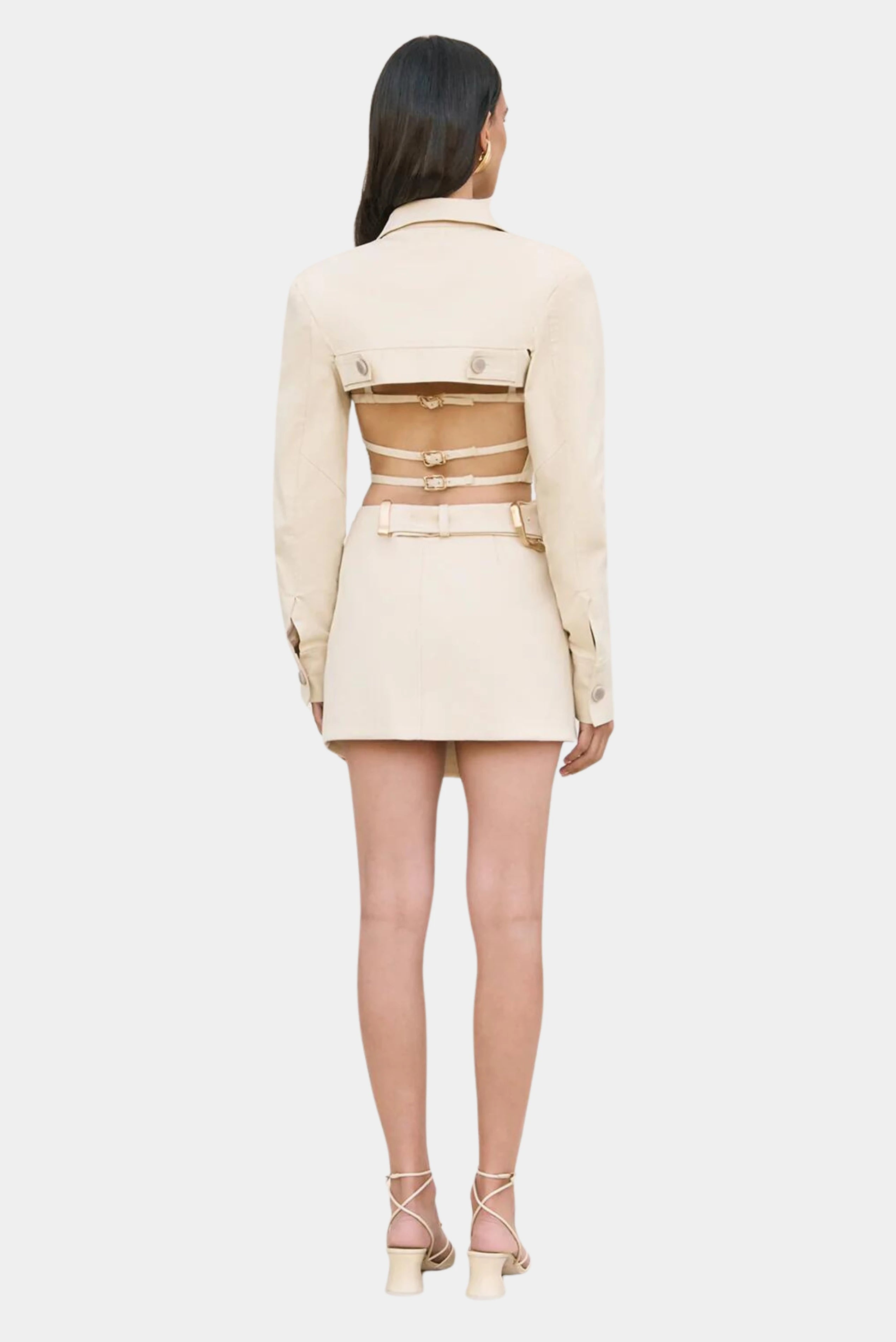 Saia Kay Cult Gaia off-white com cintura ajustada e detalhe traseiro
