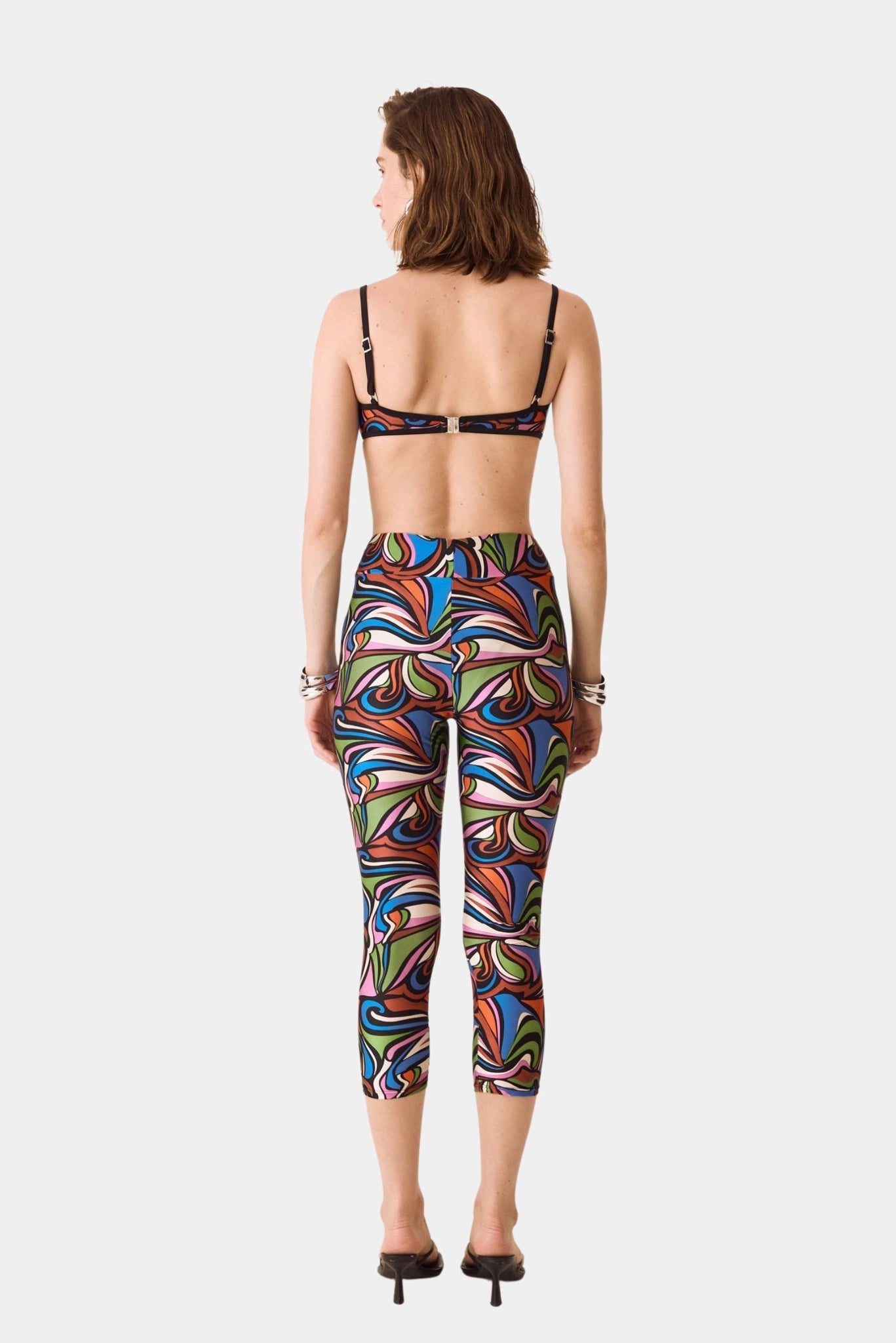 Legging cropped estampada multicolor vista traseira