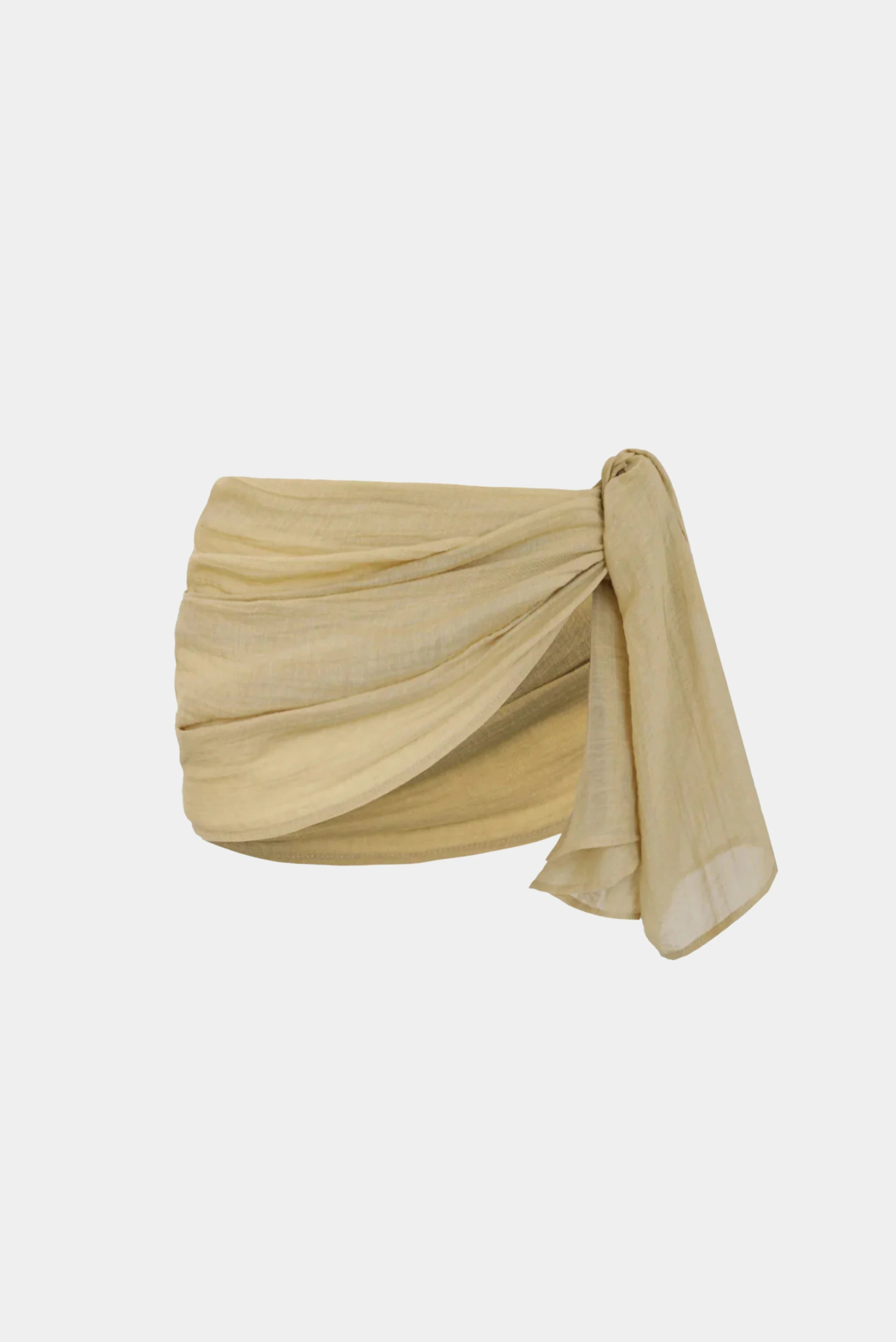 Pareo curto ostra com amarração lateral e caimento drapeado em tecido leve, em fundo branco.