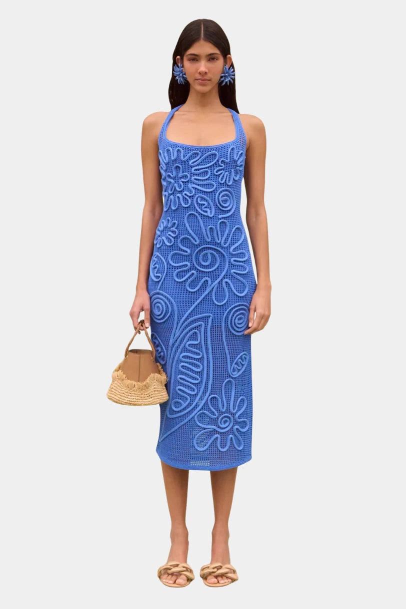 Vestido midi azul feminino Cult Gaia com textura vazada e detalhes florais em relevo