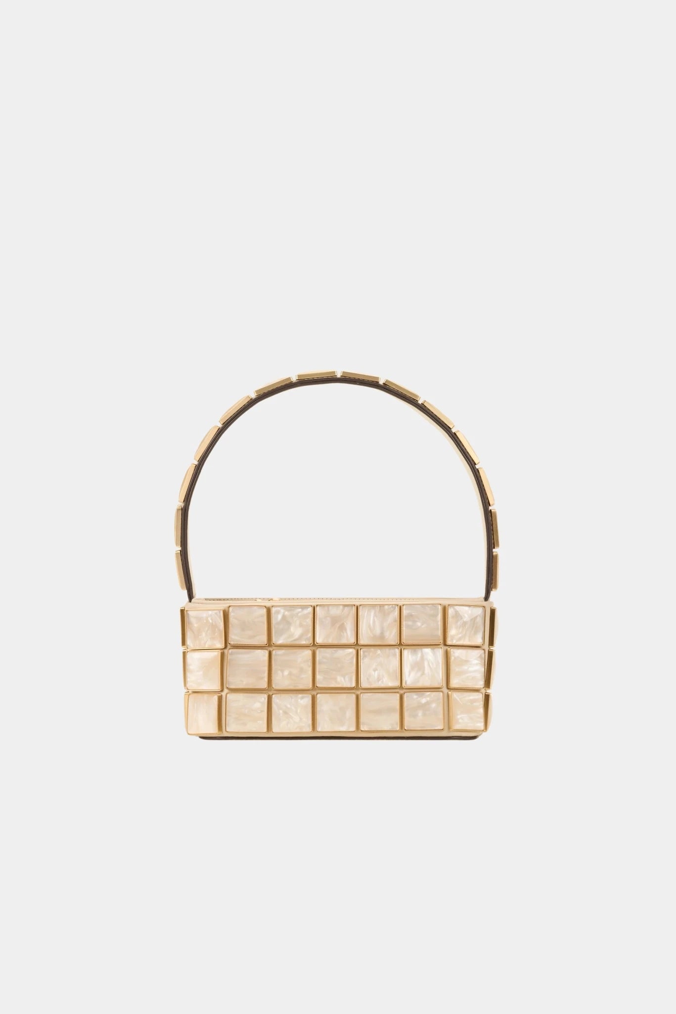 Bolsa Madrepérola Tote Cult Gaia com placas peroladas e alça rígida dourada