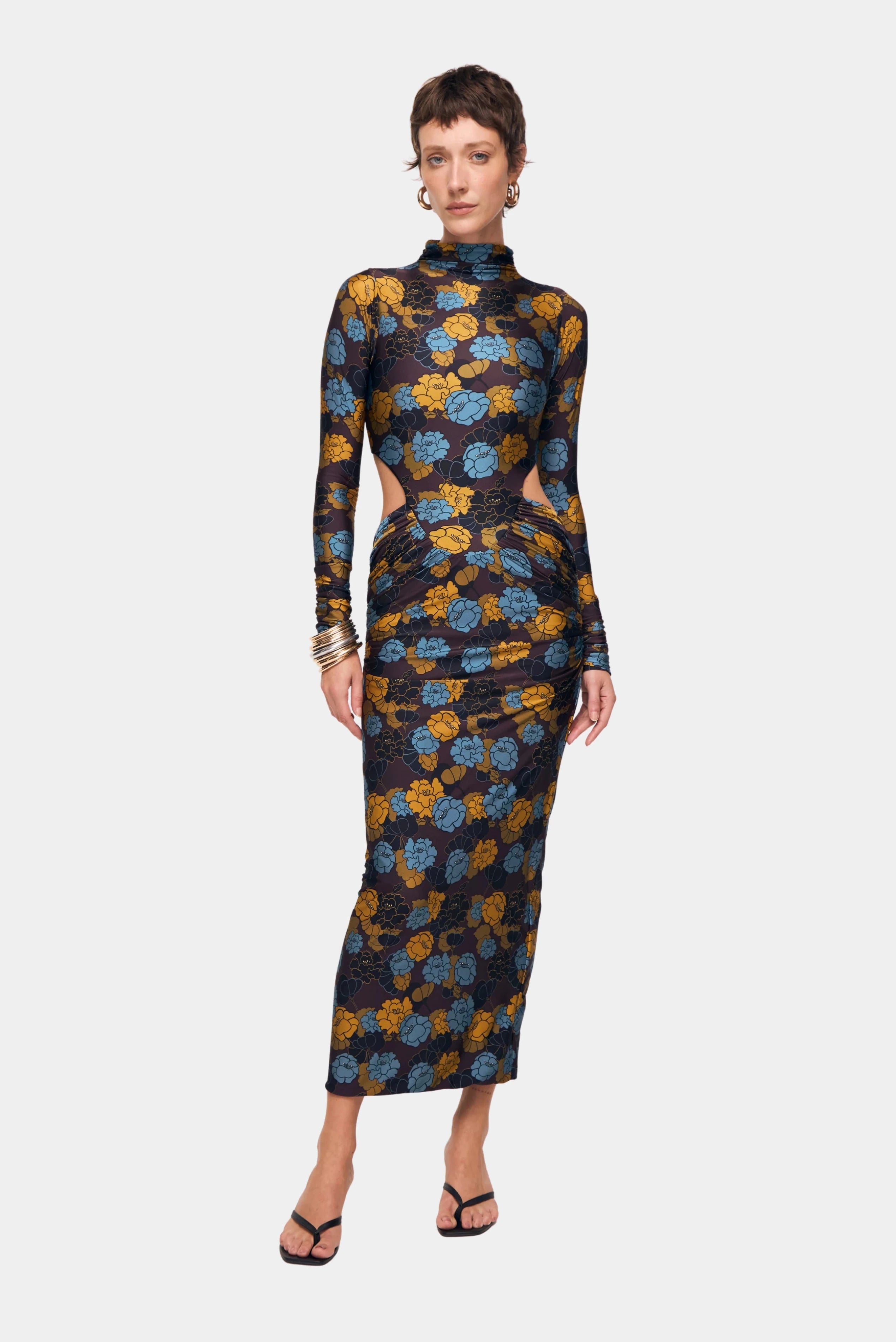 Vestido Pamela Floral Bloom August com estampa floral azul e mostarda, gola alta e modelagem ajustada