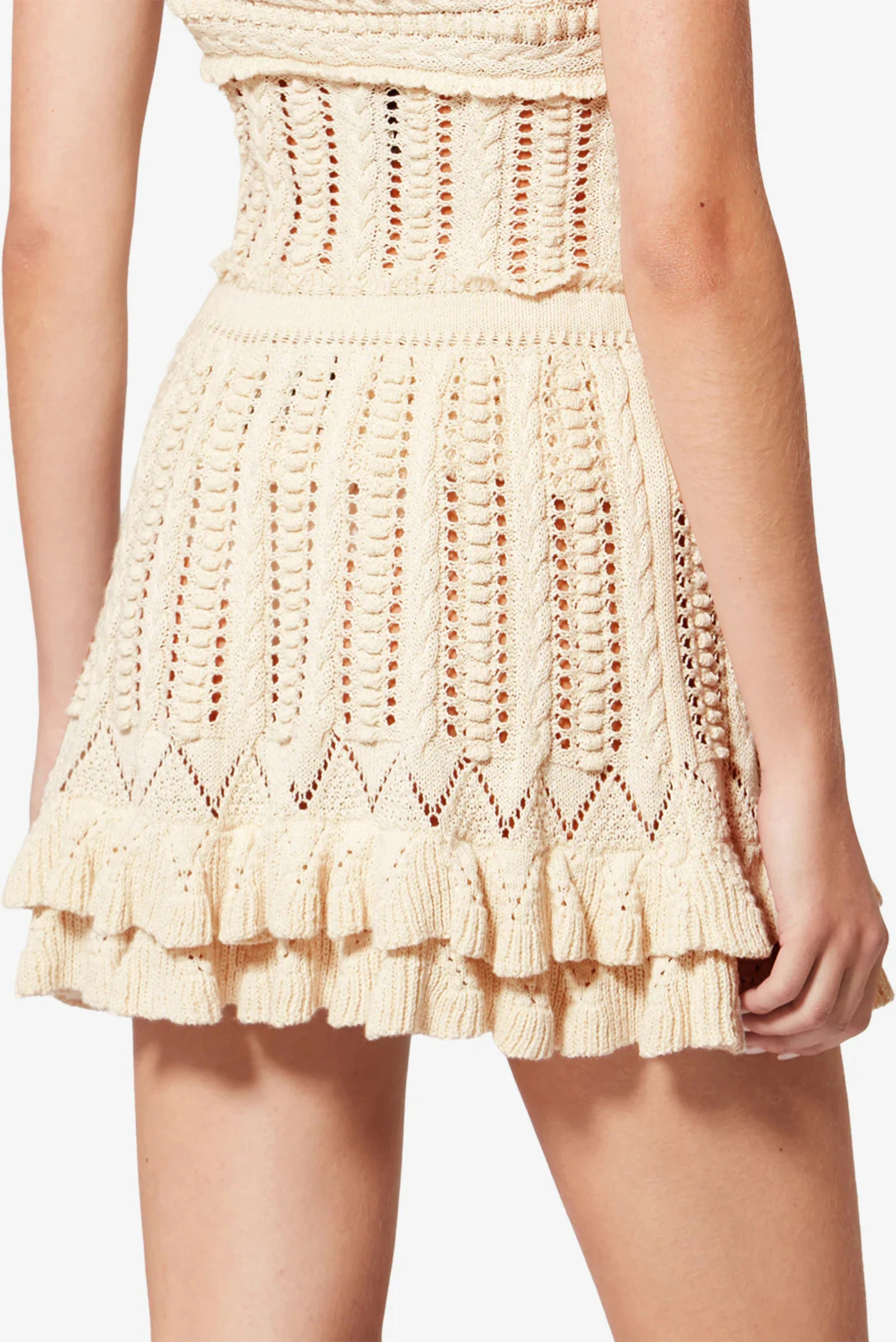 Costas da saia de crochê bege Isabel Marant com textura vazada e barra com babados