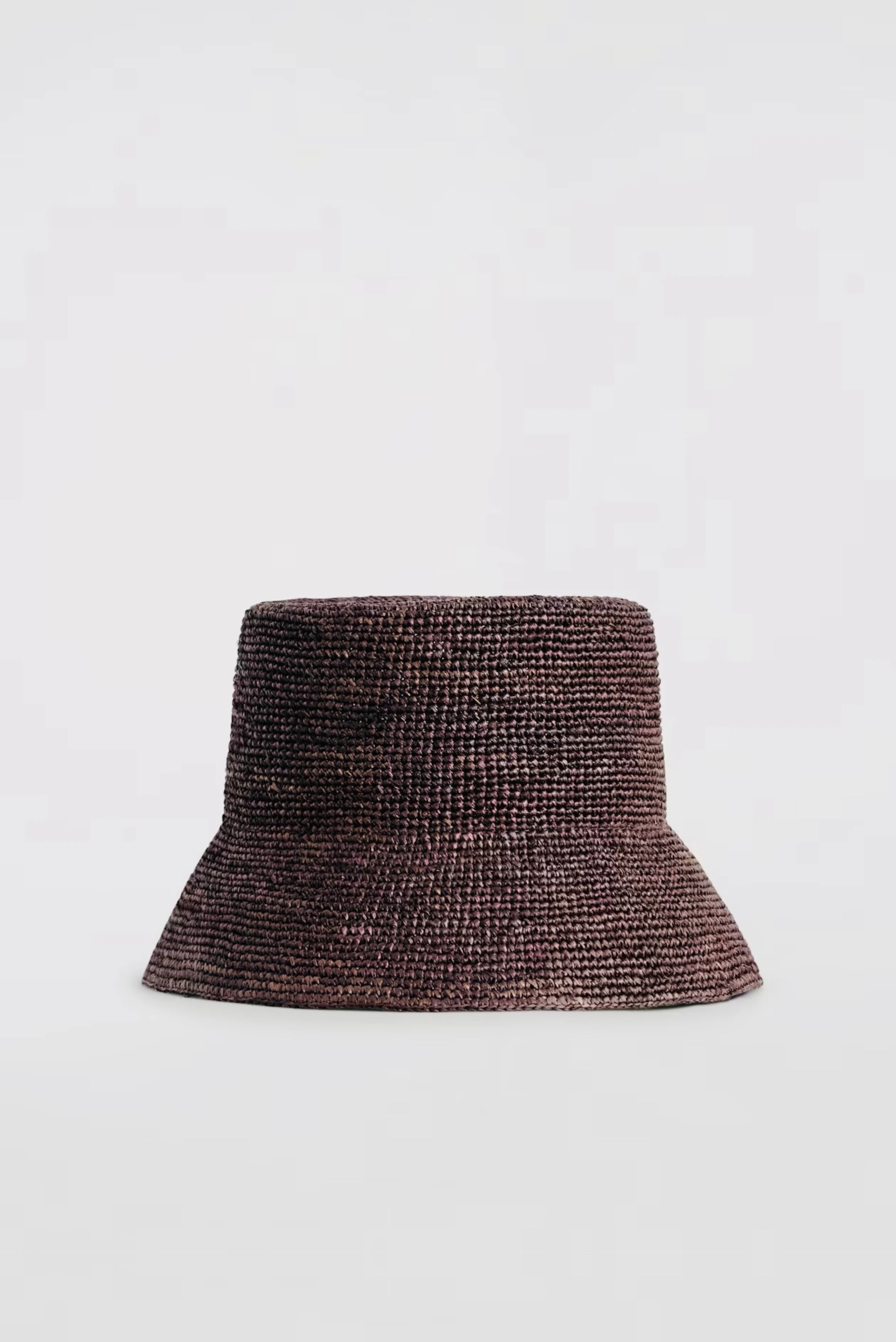 Chapéu Bucket Palha marrom com trama artesanal e aba curta