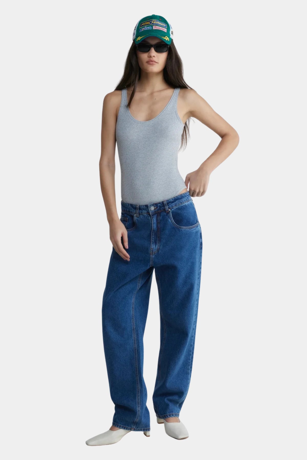 Calça Classic 80 Francesca em jeans azul de cintura baixa e caimento amplo