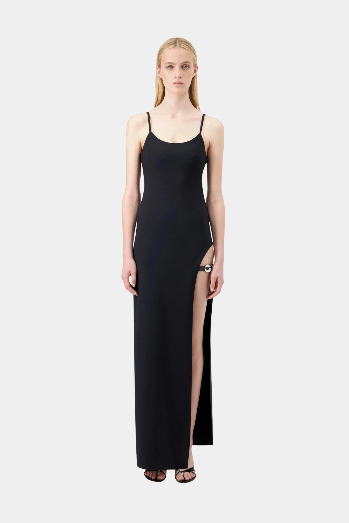 Vestido midi preto Coperni com alças finas e fenda lateral profunda