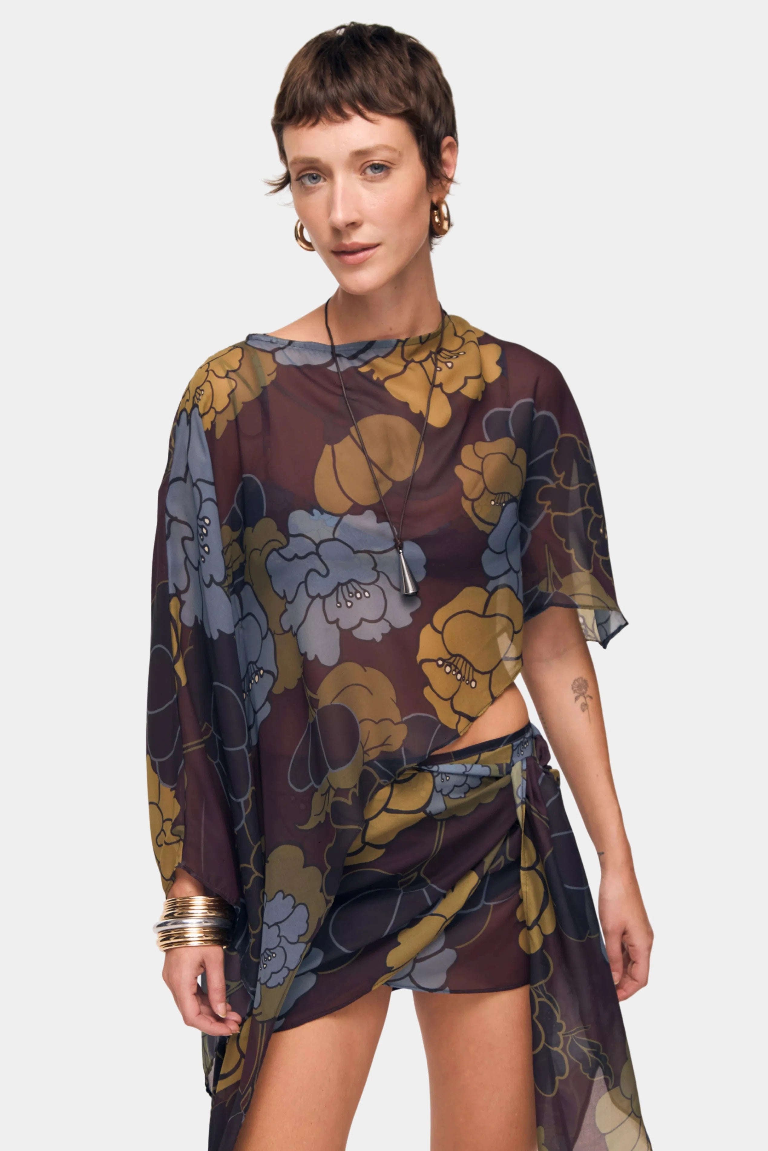 Camisa Maja estampada Floral Bloom com modelagem assimétrica e tecido leve