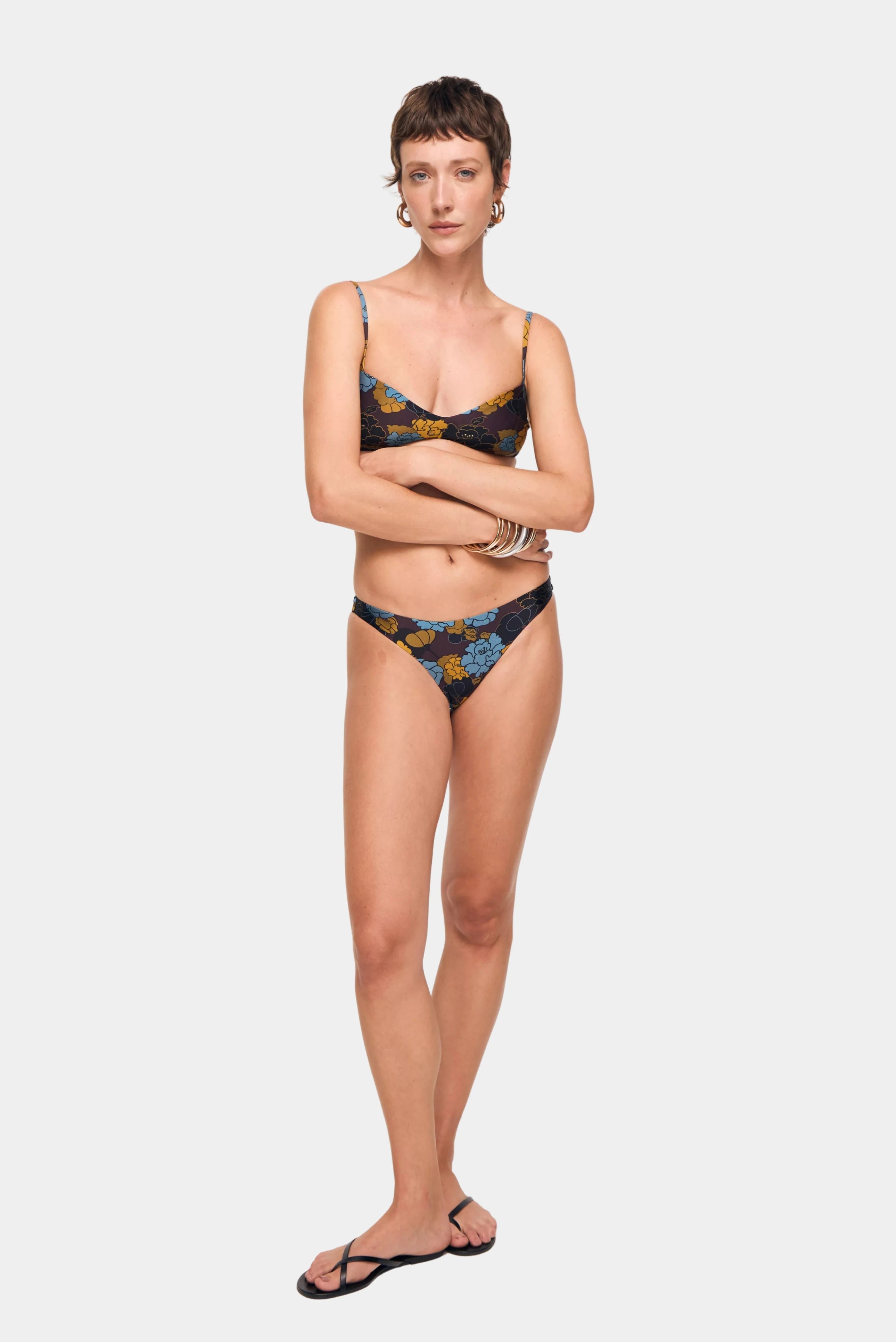 Top biquíni Helena Floral Bloom August com decote suave e alças delicadas