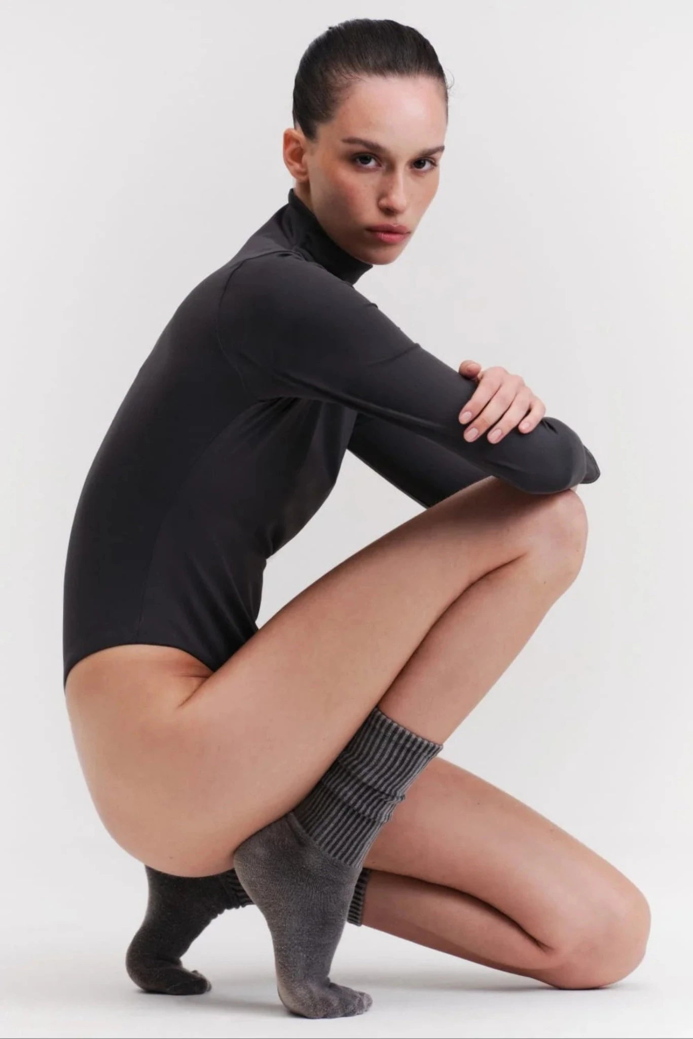 Body feminino preto com modelagem justa e acabamento clean Francesca