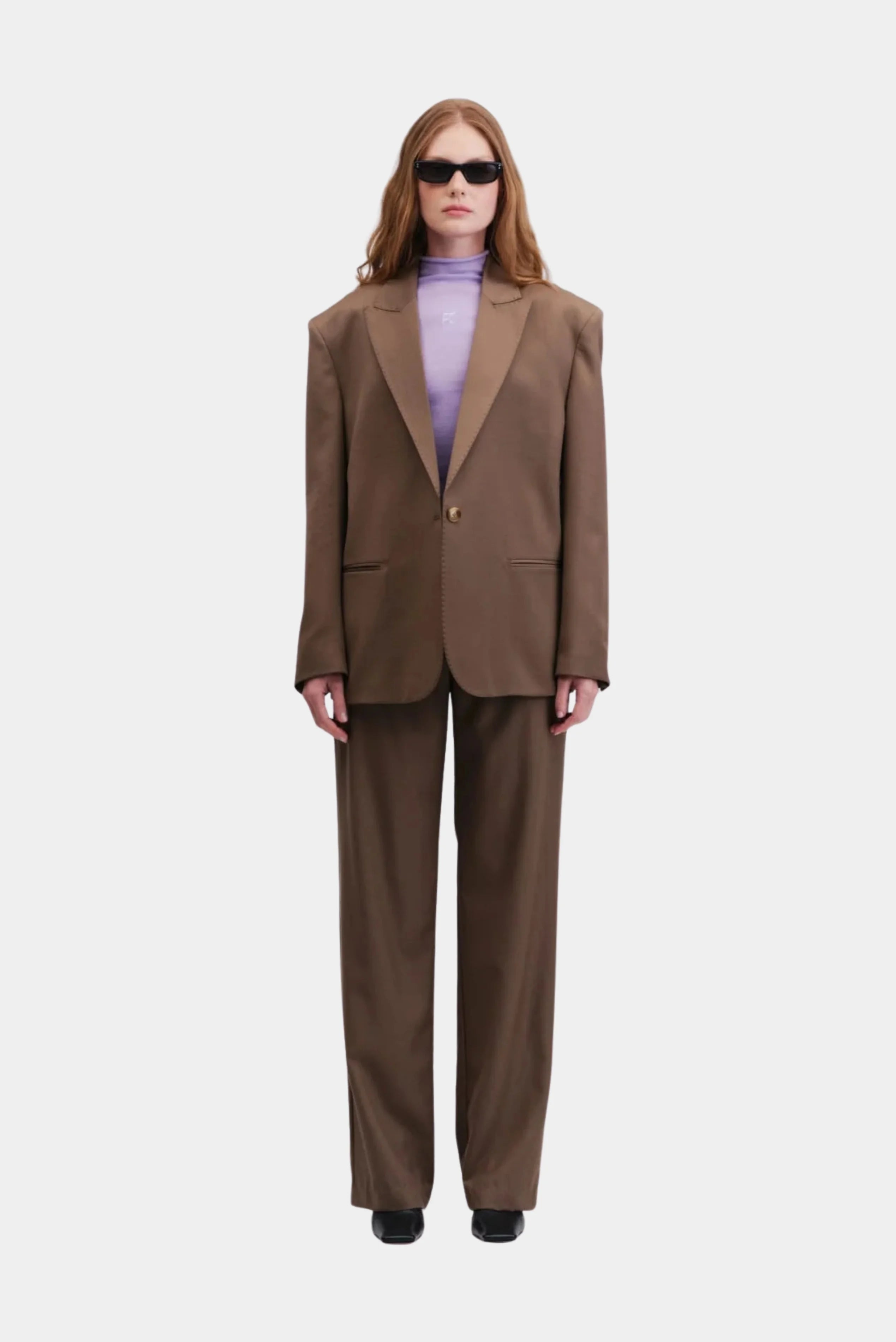 Blazer Elan Francesca marrom de alfaiataria com modelagem oversized e fechamento por botão