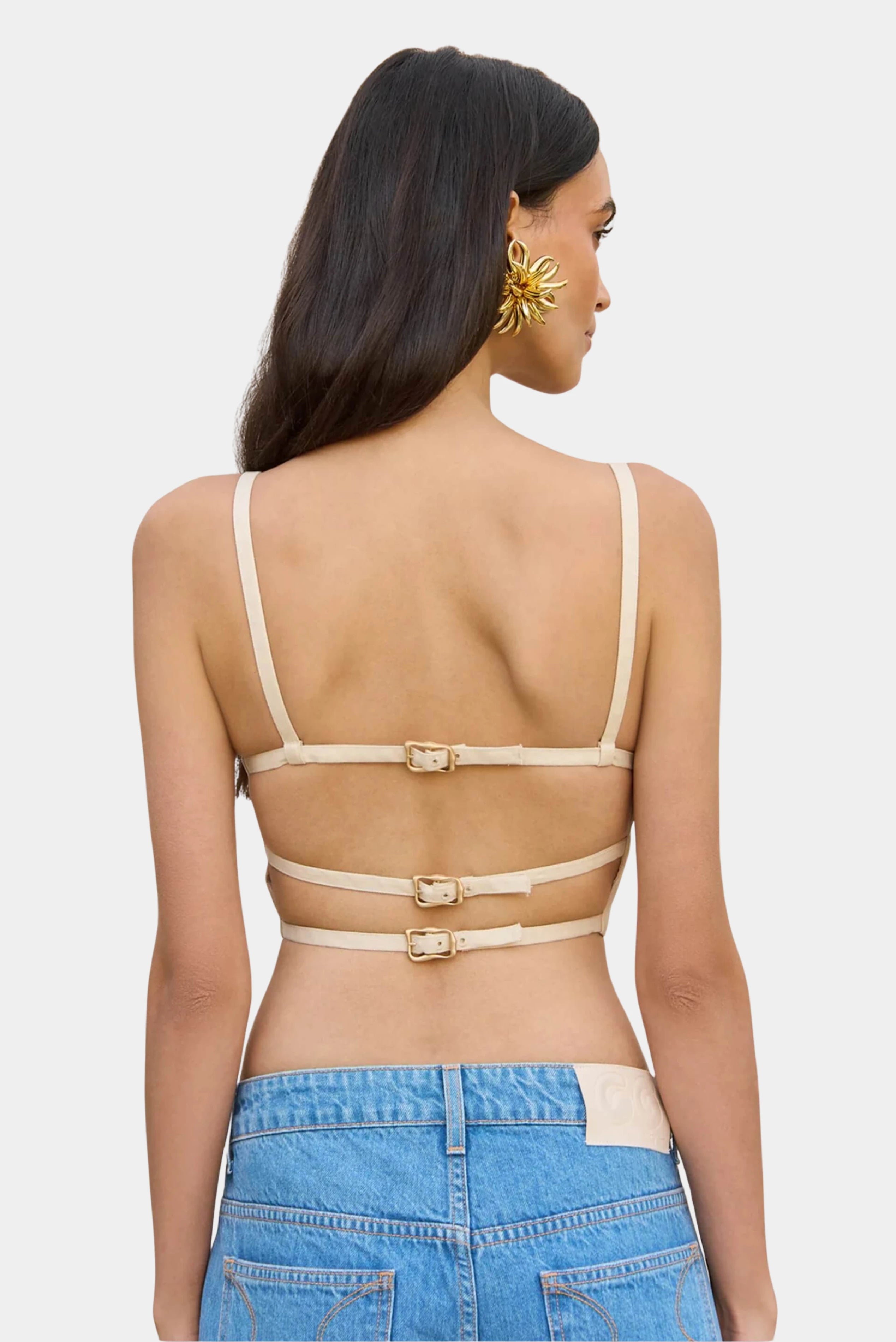 Top cropped bege Cult Gaia com design aberto nas costas e fechamento por tiras