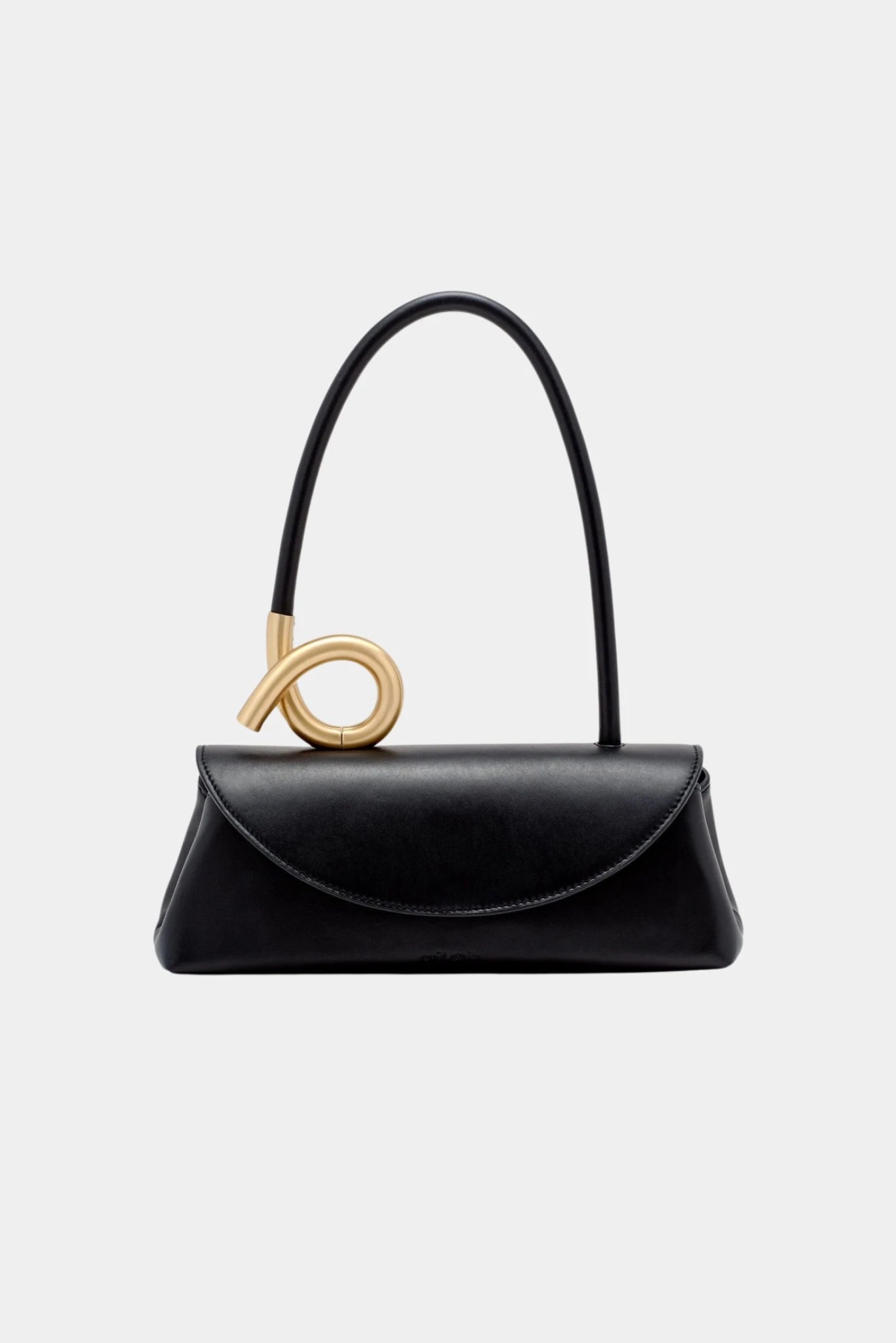 Bolsa de ombro preta Cult Gaia com alça rígida e detalhe metálico dourado