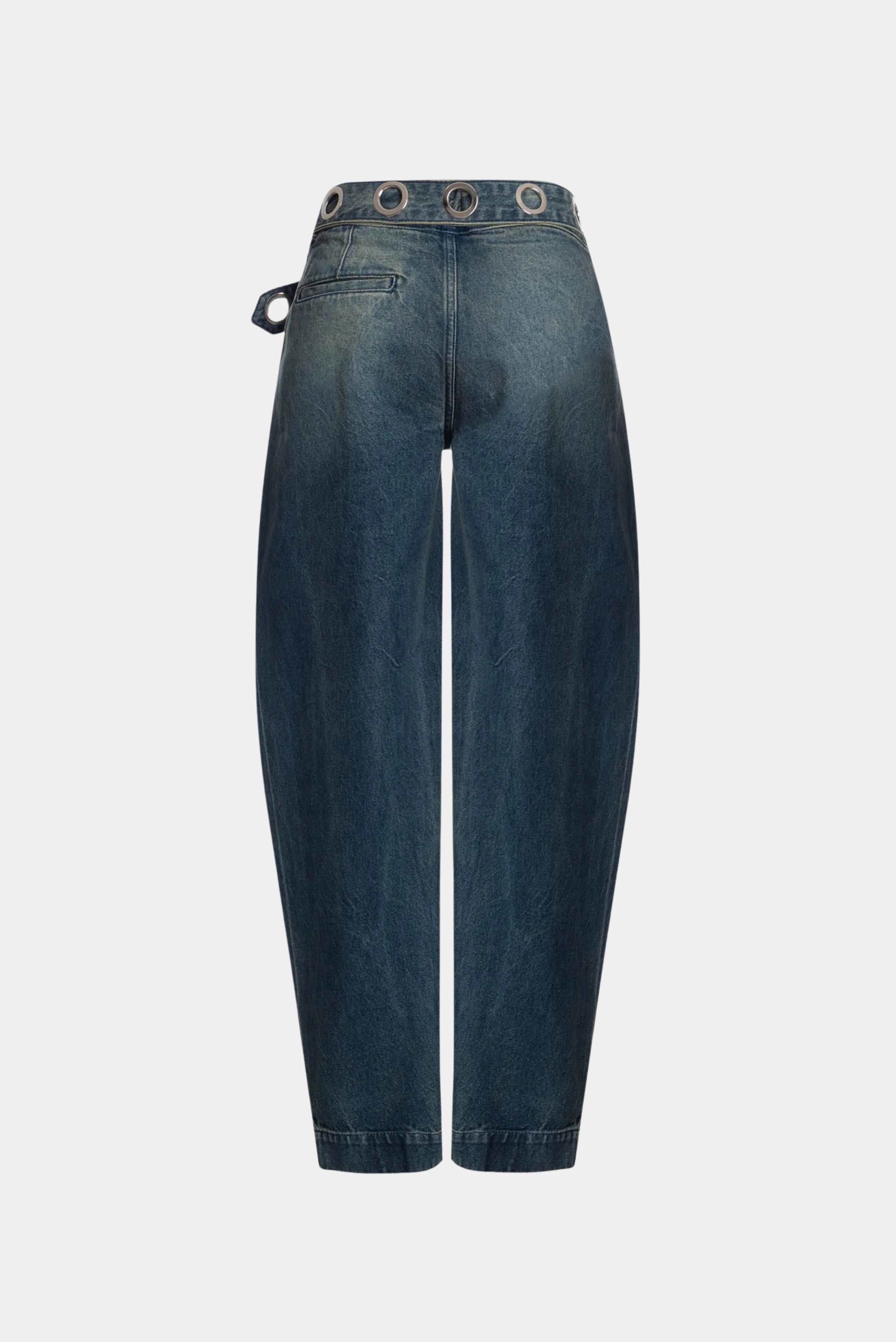 Calça Tie Blue J01 em jeans azul escuro com cós assimétrico vista traseira