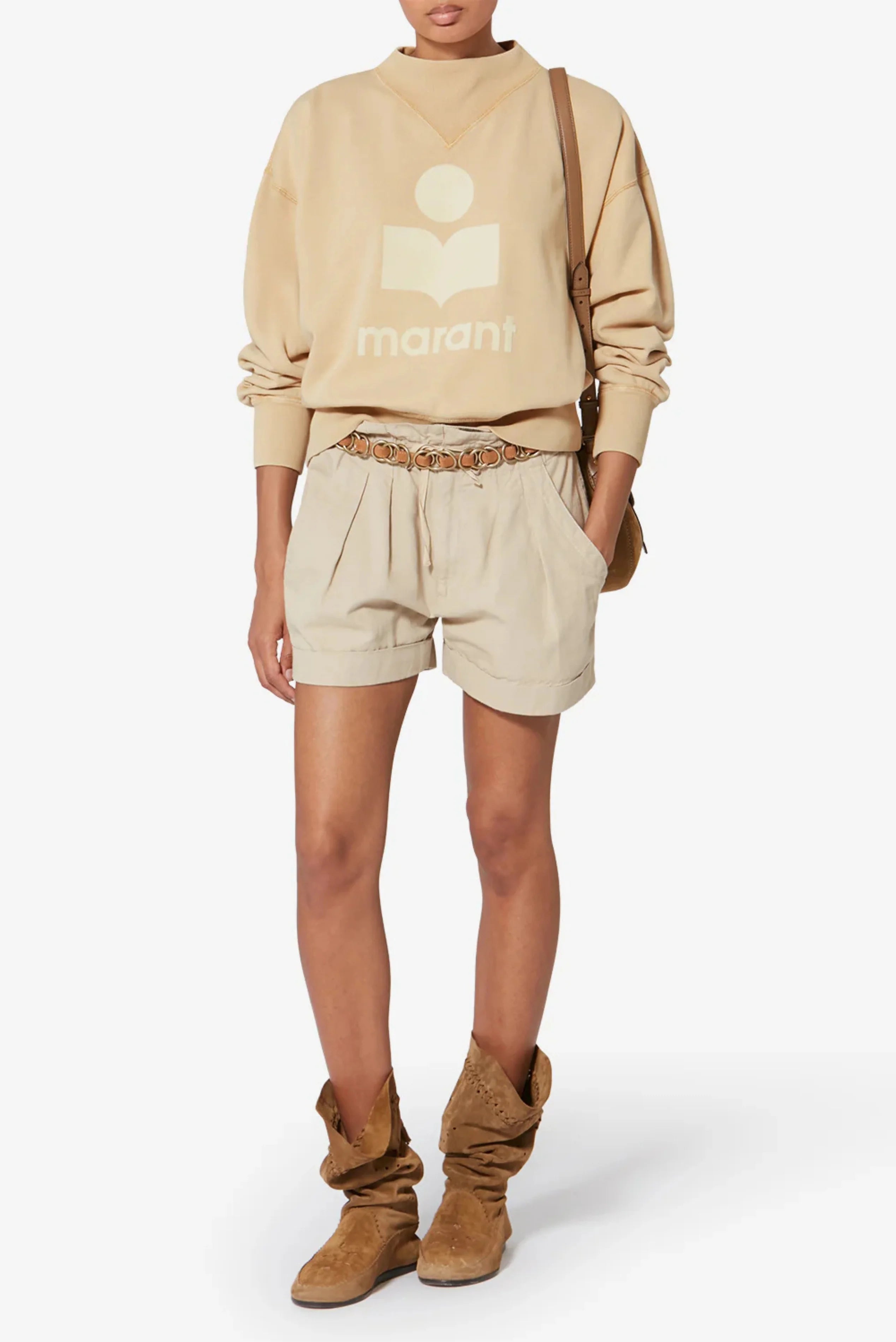 Moletom Moby Isabel Marant bege com logo frontal e shorts coordenados