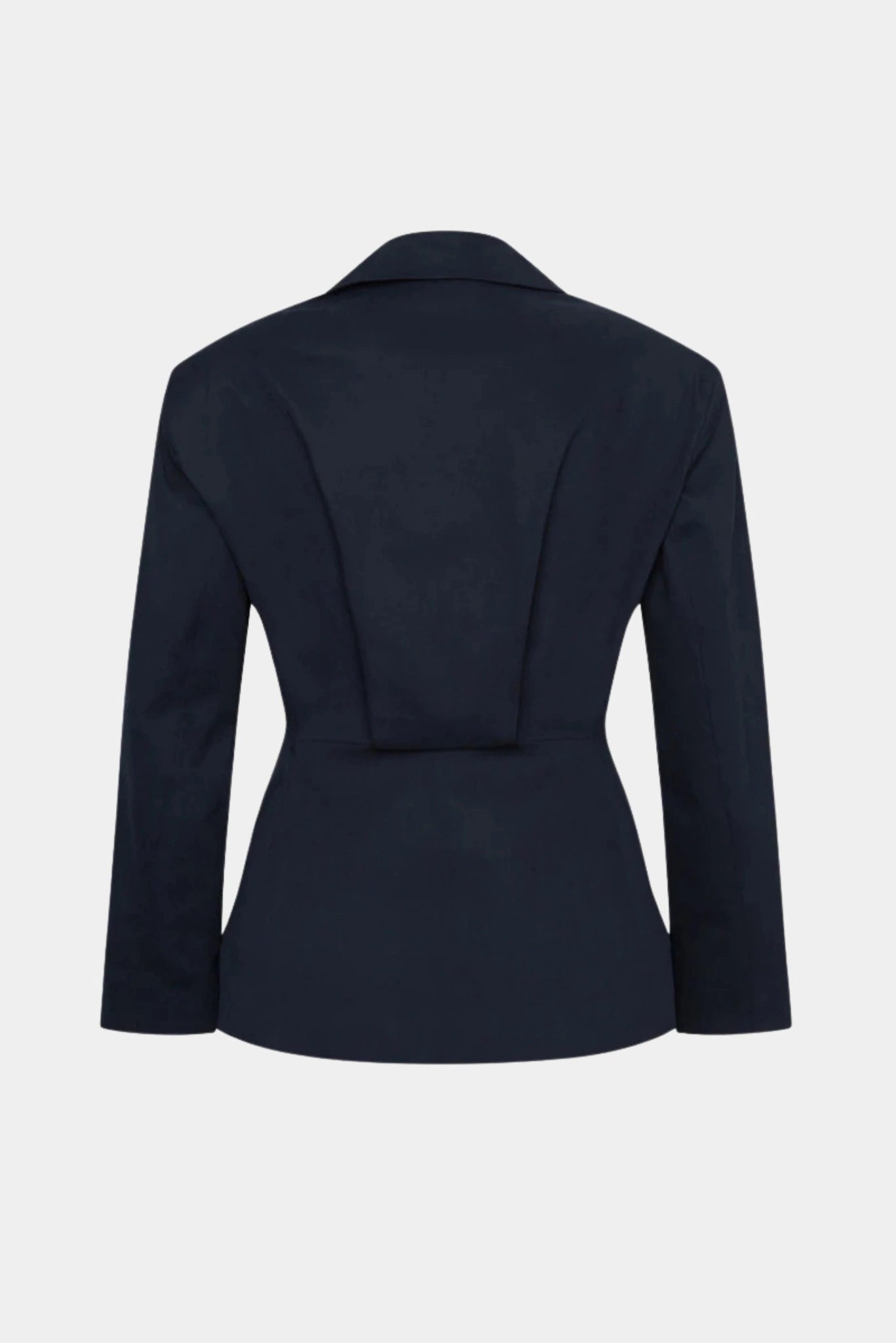 Blazer azul-marinho de alfaiataria com recortes posteriores e modelagem acinturada