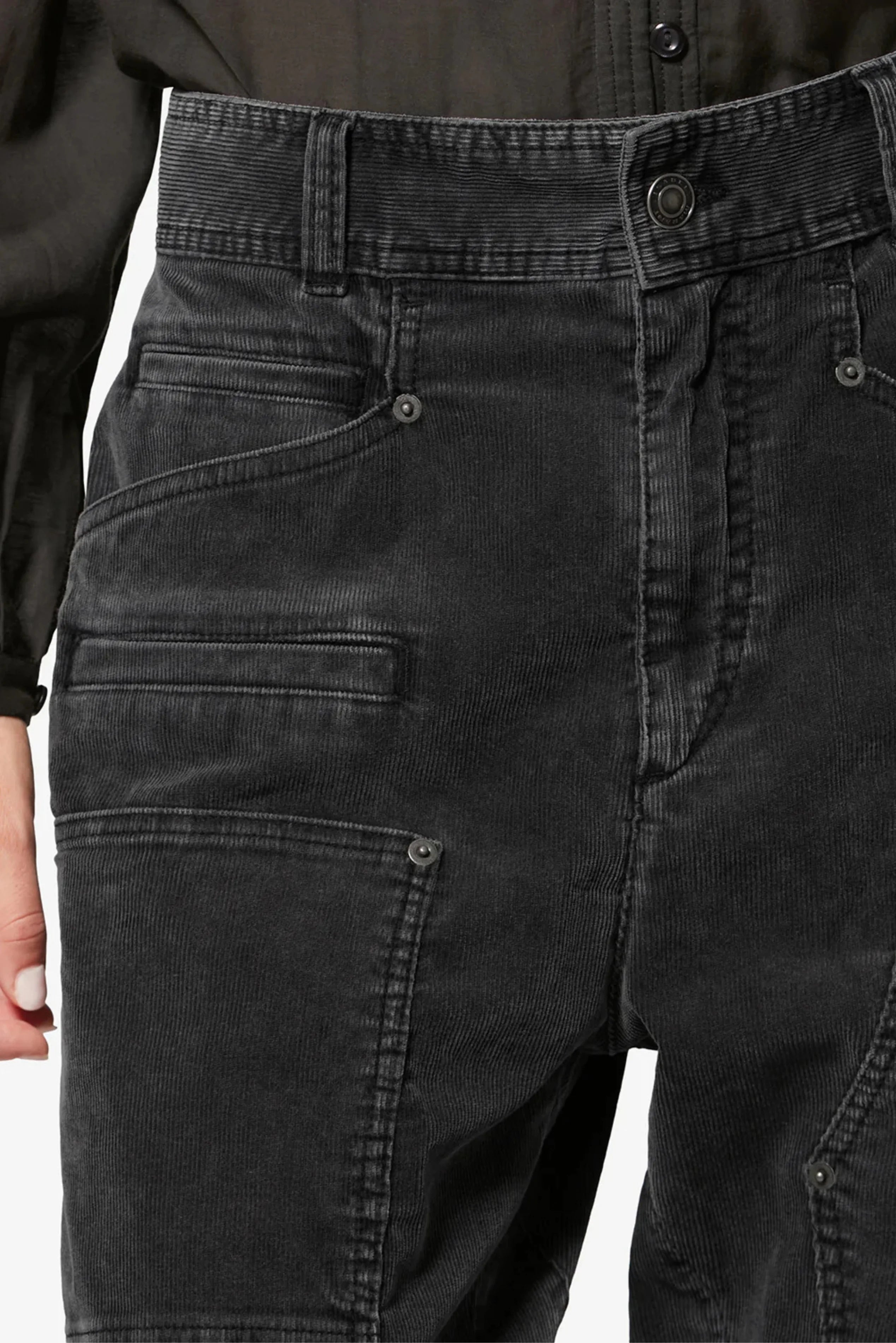Vista traseira da calça de veludo cotelê preta Isabel Marant