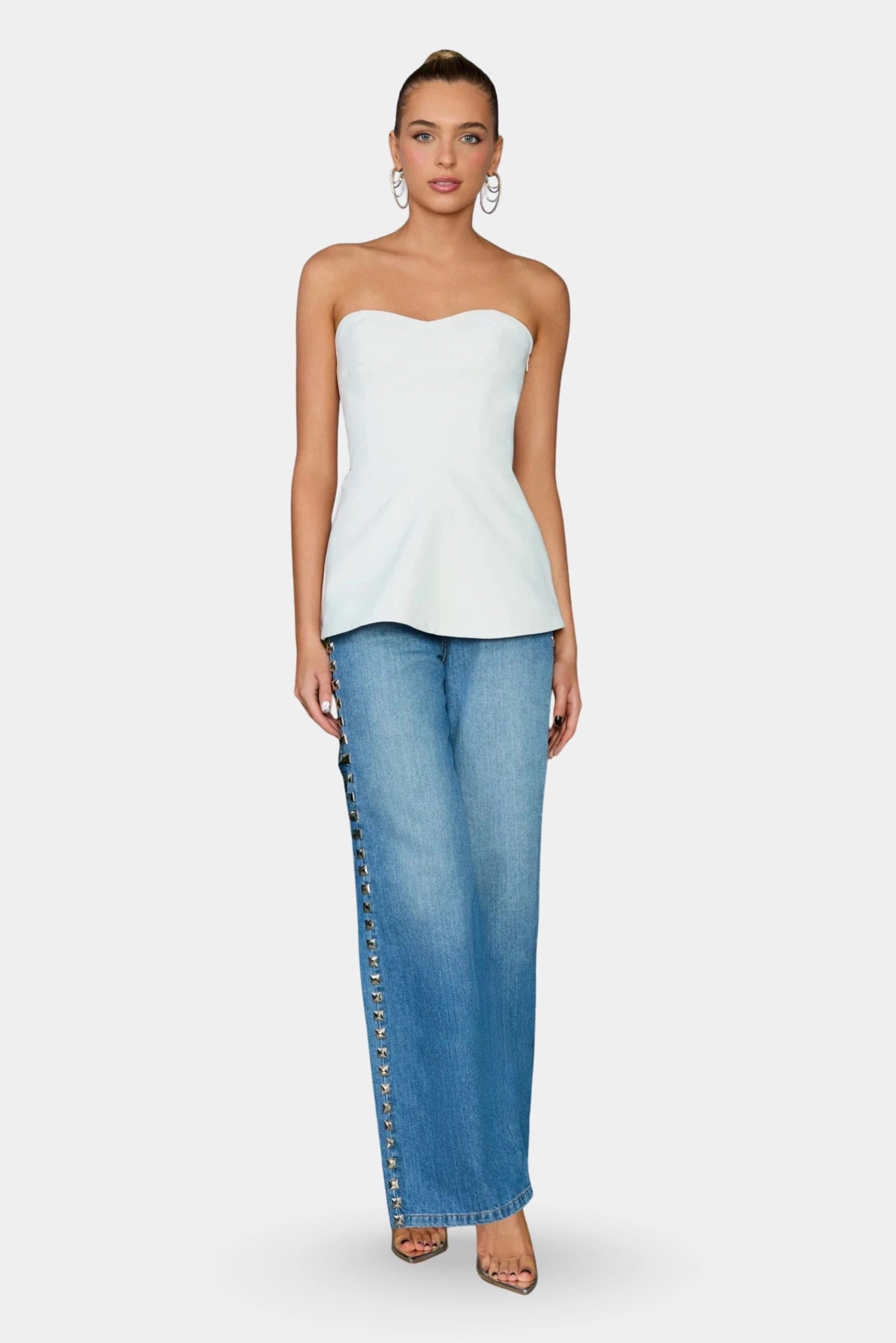 Blusa Tyra Fabulous off white com modelagem acinturada e acabamento estruturado