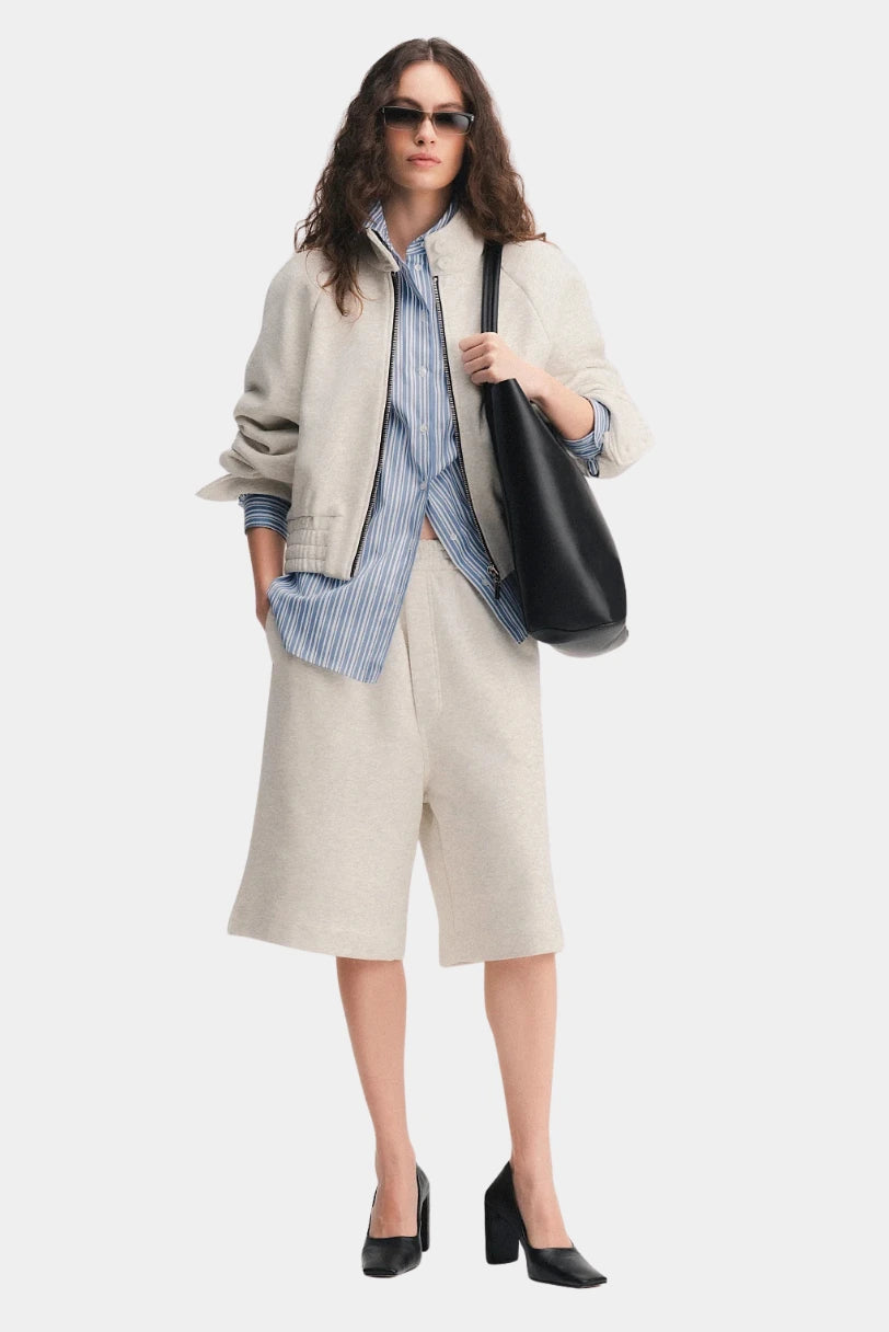 Bermuda Nor Francesca bege em look completo