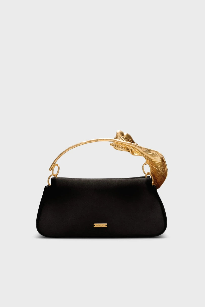 Bolsa Flor Calla Cult Gaia preta de frente com logo da marca na base