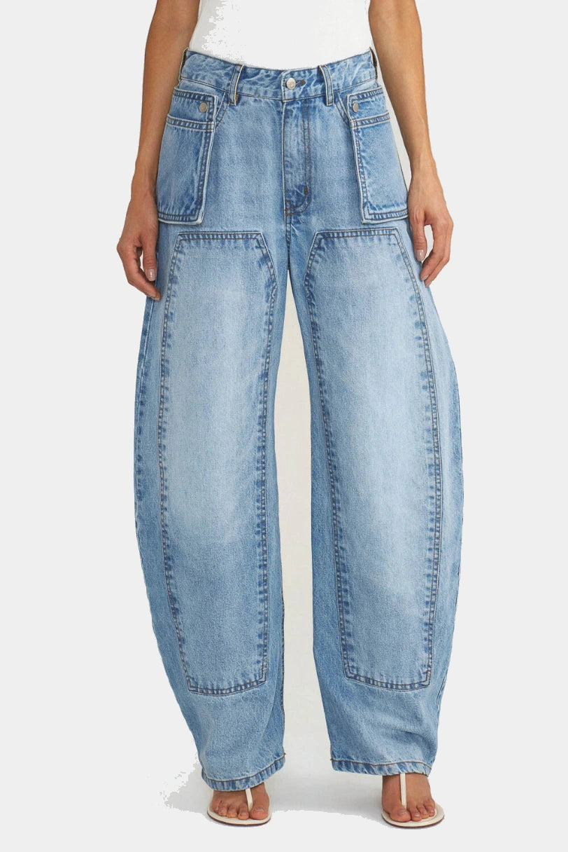 Calça jeans ARC Layer LDnim detalhe do layering e dos recortes da perna arc