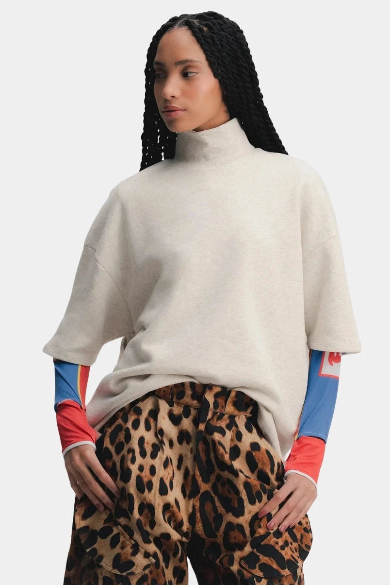 Camiseta Nor Francesca bege em look completo