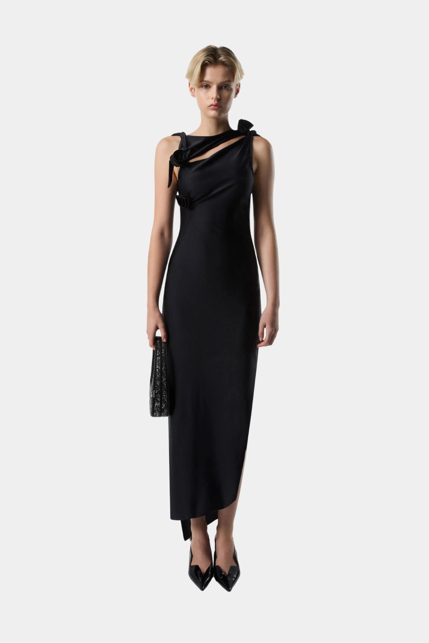 Vestido preto midi Coperni com recorte assimétrico e aplicações florais