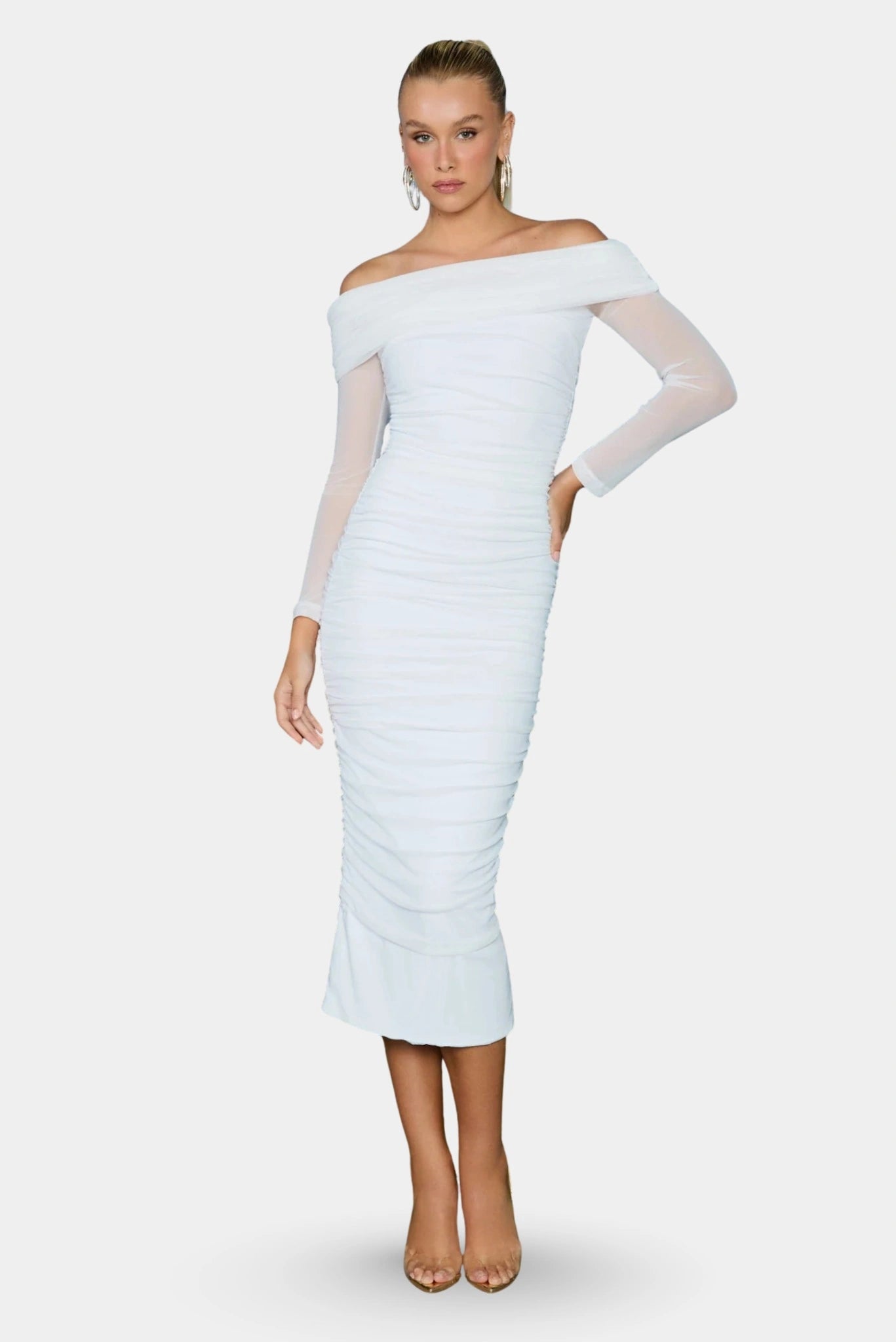 Vestido Midi Lola off white com modelagem ajustada e acabamento drapeado