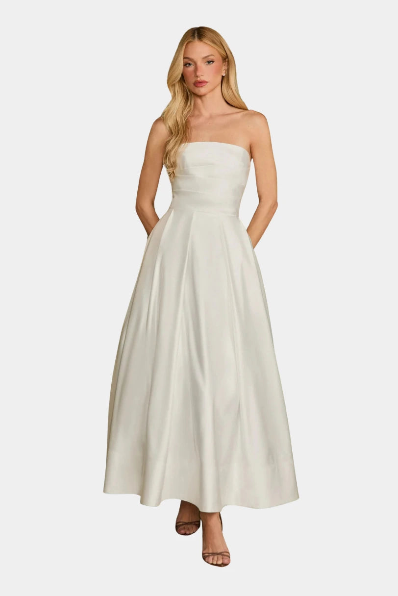 Vestido Midi Lucy Acetinado Fabulous off white visto de corpo inteiro de frente